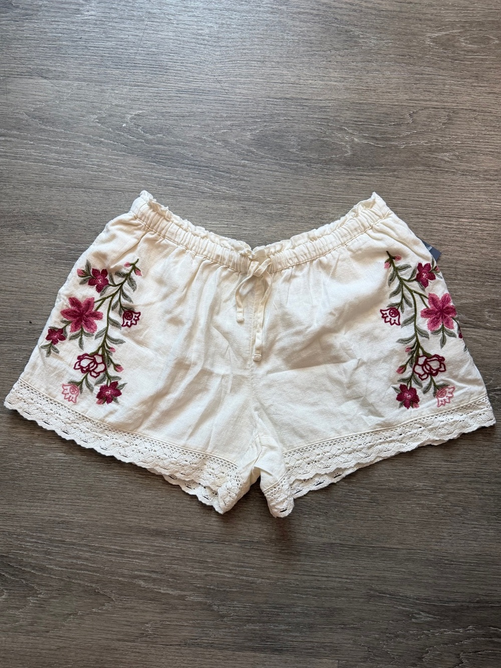Universal Thread Women’s Cream Embroidered Floral Shorts - Casual Summer Pull-On